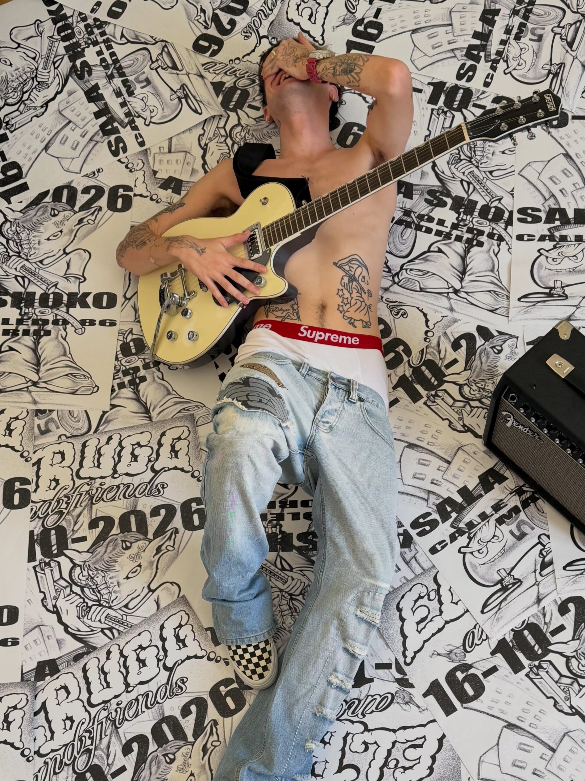 El Bugg posando para anunciar su concierto
